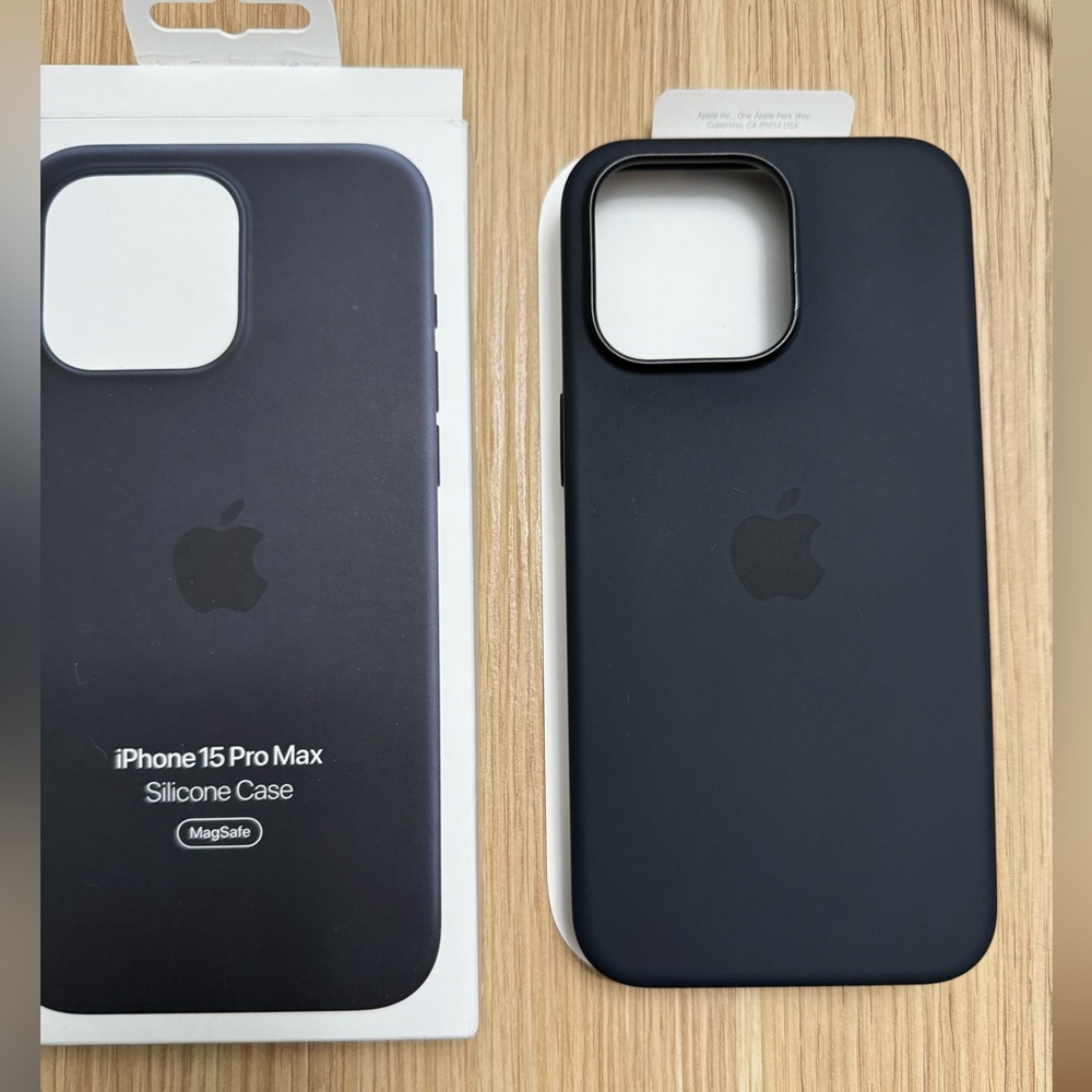 iPhone 15 Pro Max silicone case (Black) - Picture 3 of 9